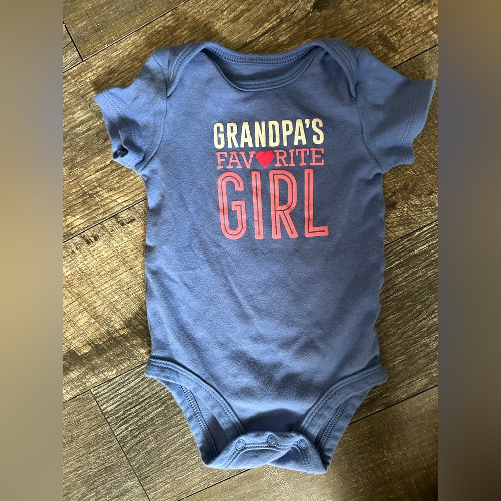 Carter's short sleeve  onesie size 6 months
Grandpa’s favorite girl shirt